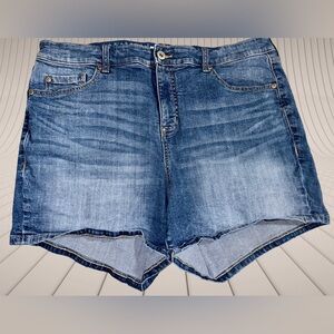 Torrid Size 18 High Rise A-Line Vintage Stretch Denim Shorts First at Fit